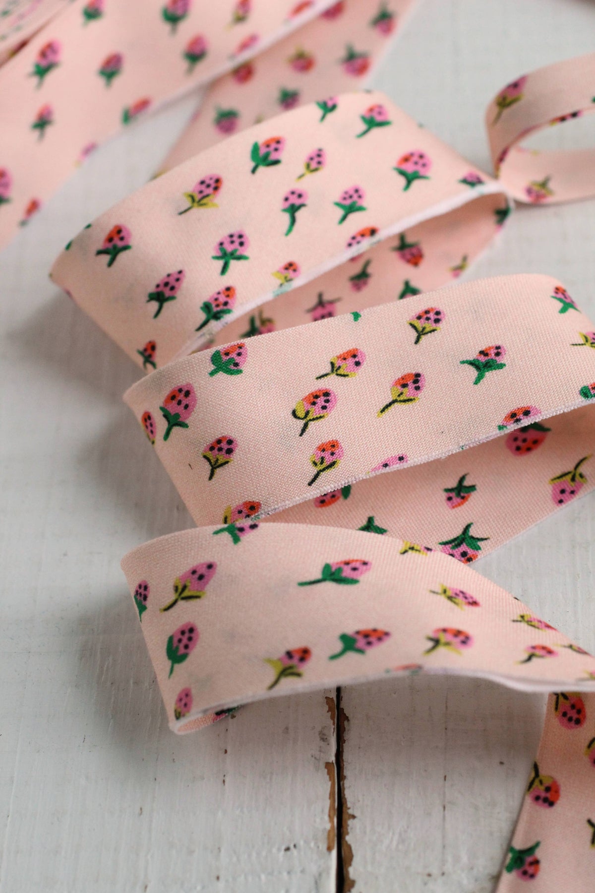 2.5" Bias Quilt Binding // Field Strawberries in Blush