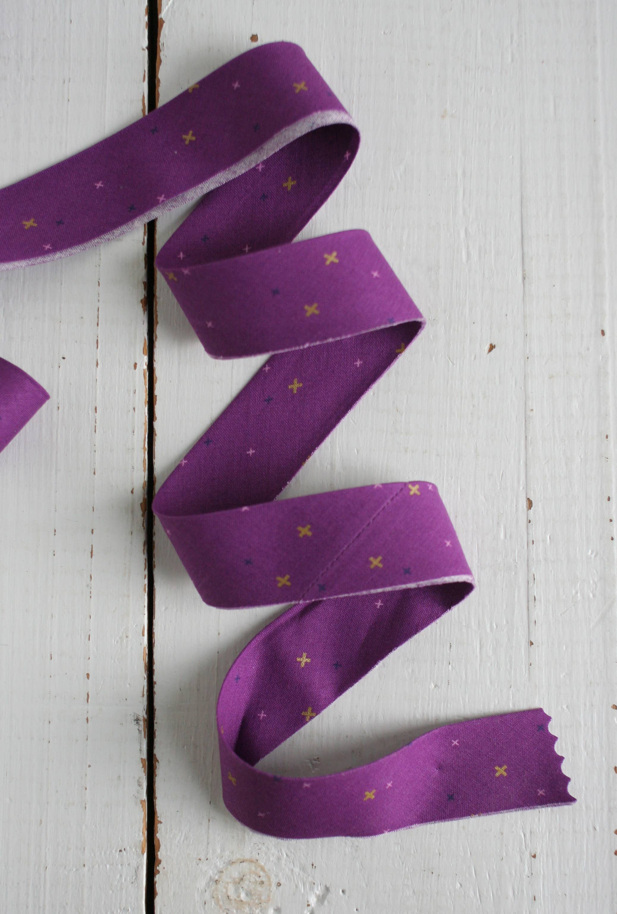 2.5" Bias Quilt Binding // Sparkler Eggplant Metallic // Bessie Pearl