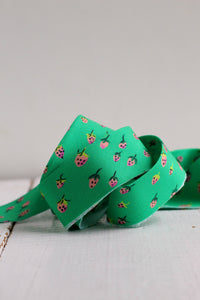 2.5" Bias Quilt Binding // Field Strawberries in Jade Green