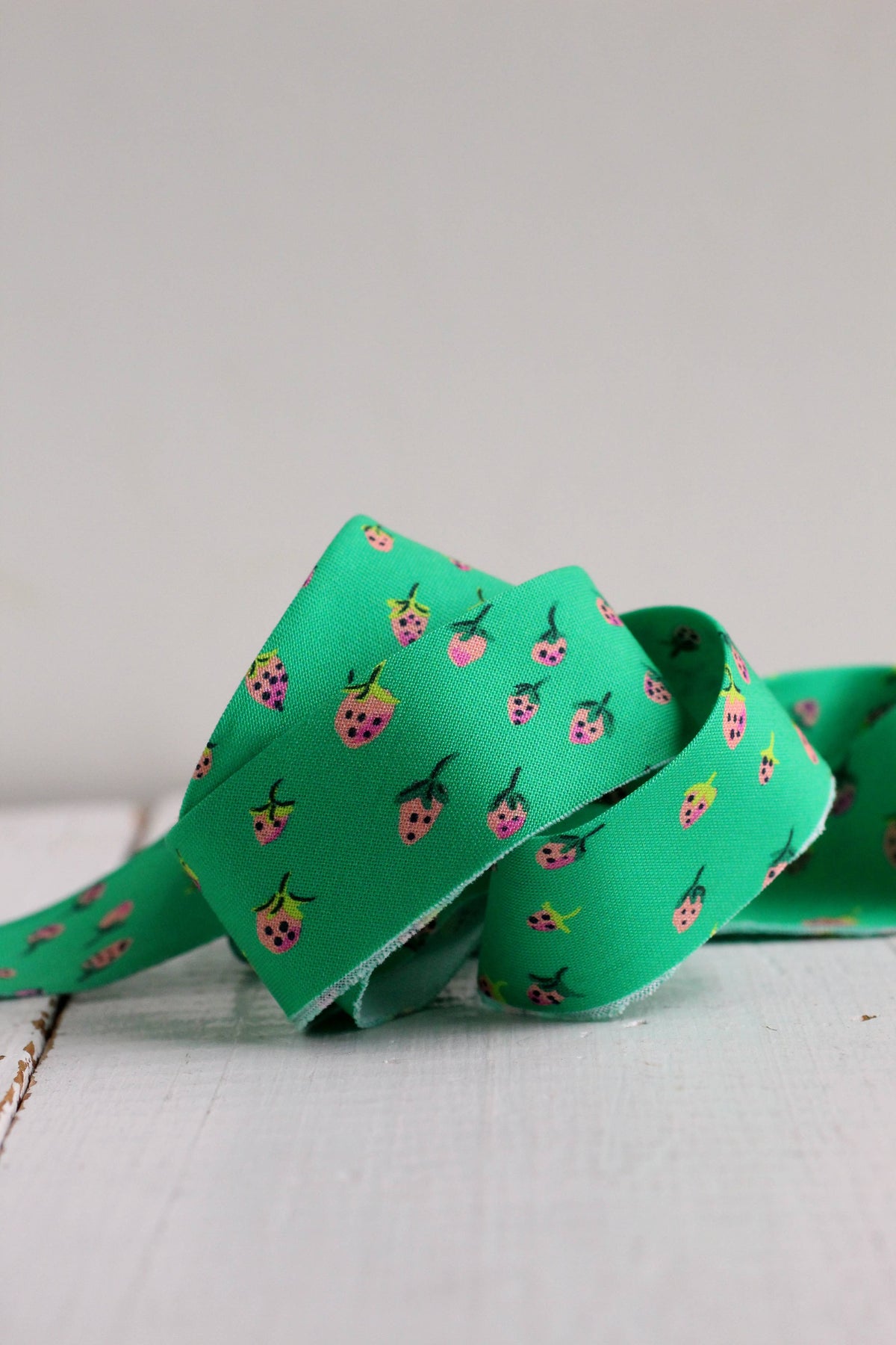 2.5" Bias Quilt Binding // Field Strawberries in Jade Green