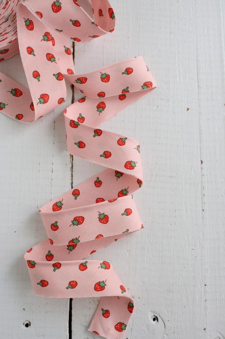 2.5" Bias Quilt Binding // Pink Strawberry  // Bessie Pearl