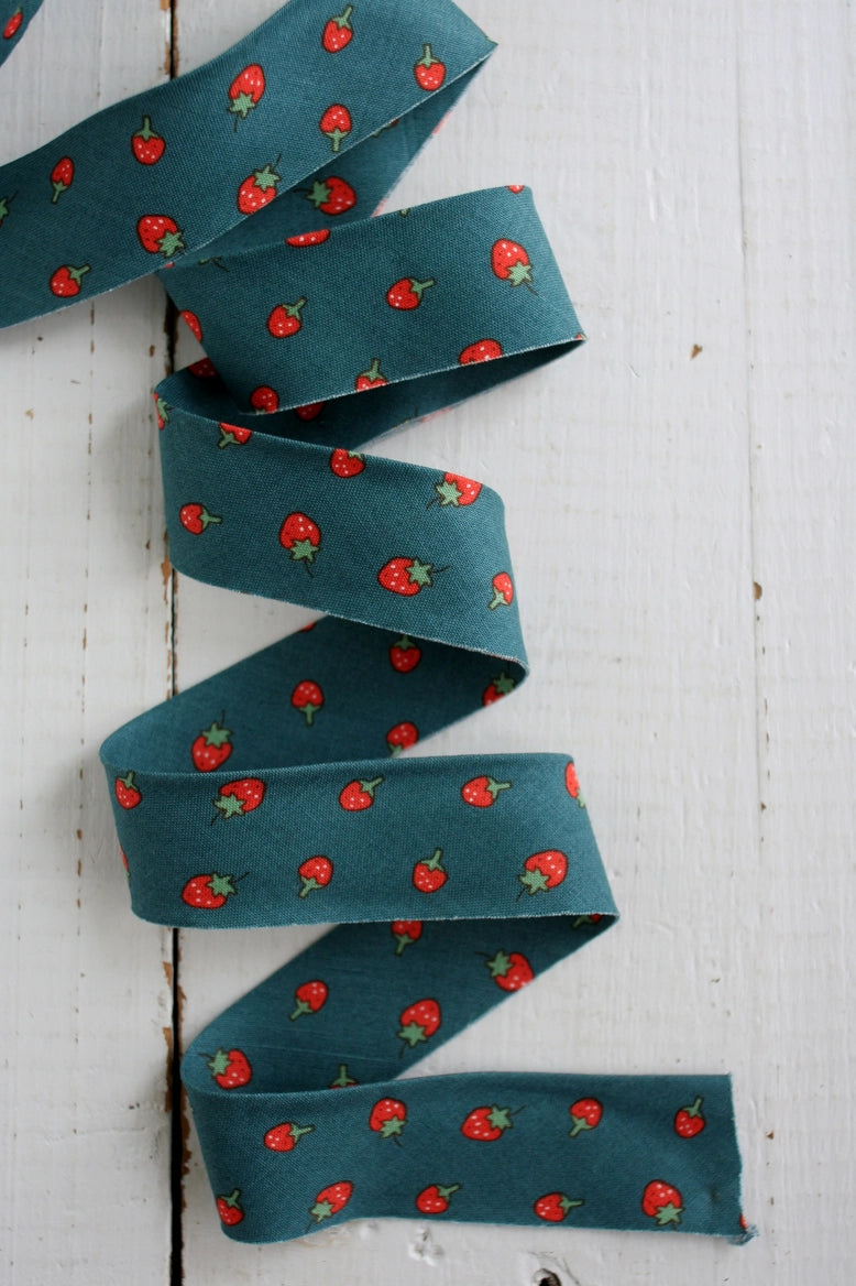 2.5" Bias Quilt Binding // Blue Strawberry  // Bessie Pearl