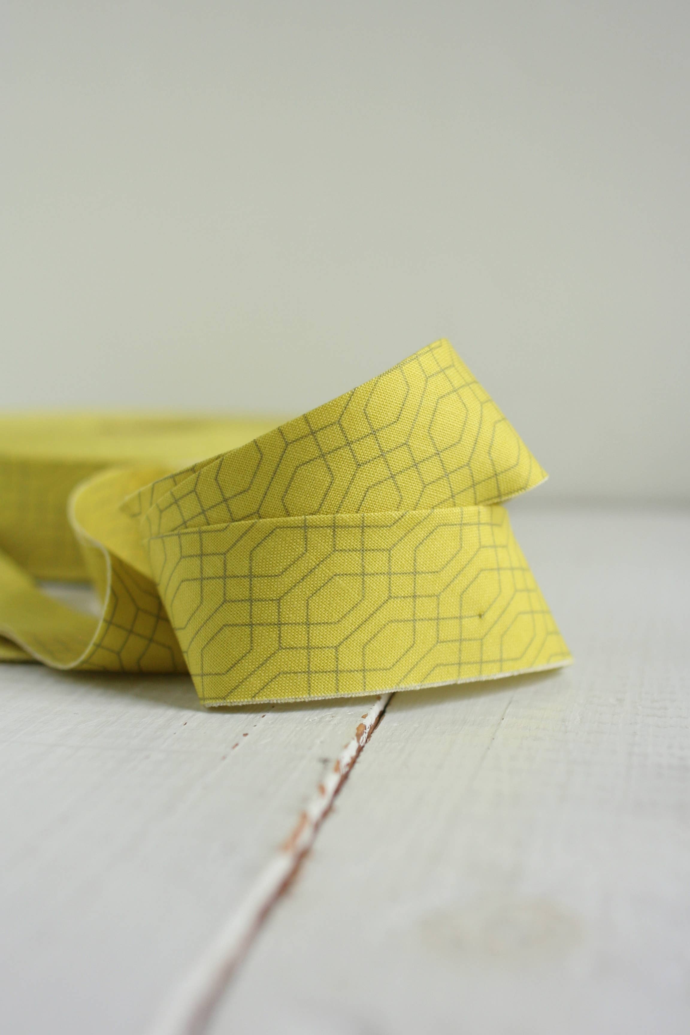2.5" Bias Quilt Binding // Citron Lattice // Bessie Pearl