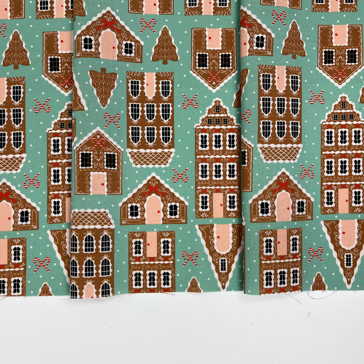 Holly Jolly // Gingerbread Houses // Faye Guanipa