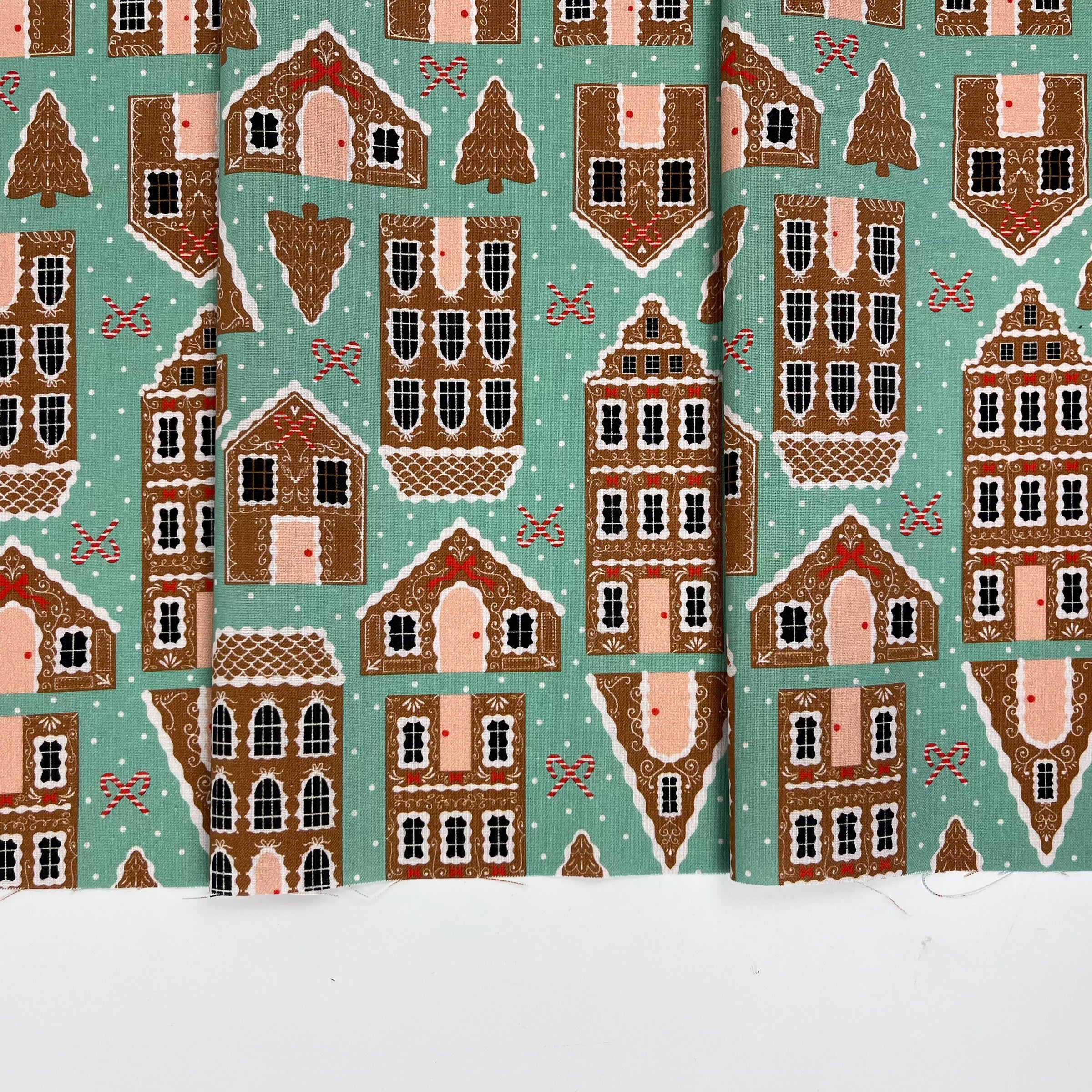 Holly Jolly // Gingerbread Houses // Faye Guanipa