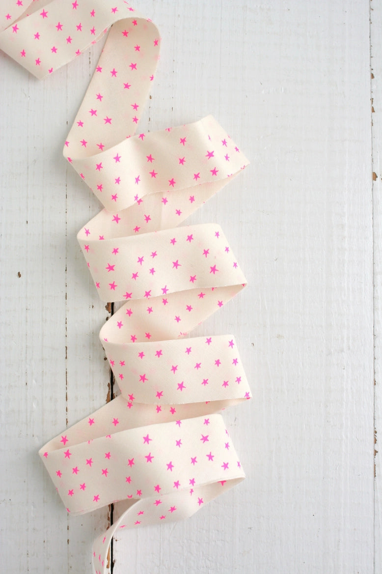 2.5" Bias Quilt Binding // Starry Mini Neon Pink // Bessie Pearl